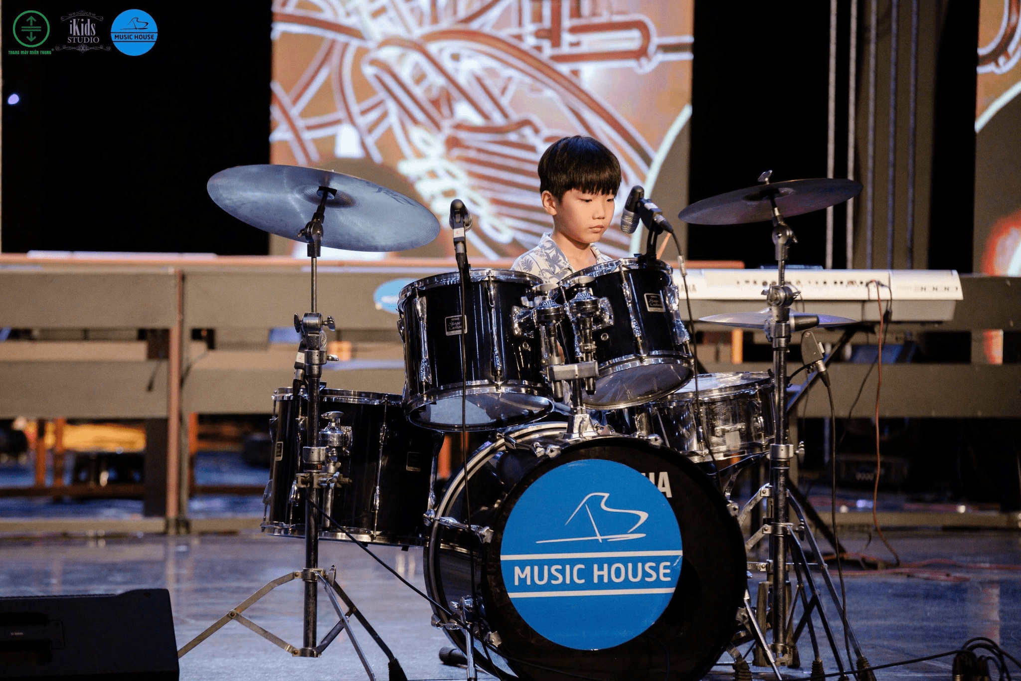 Lớp trống lớp 4 học viên